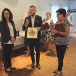 Powiat gdański - wręczenie nagrody laureatce konkursu "Pomorskie dla Seniora"