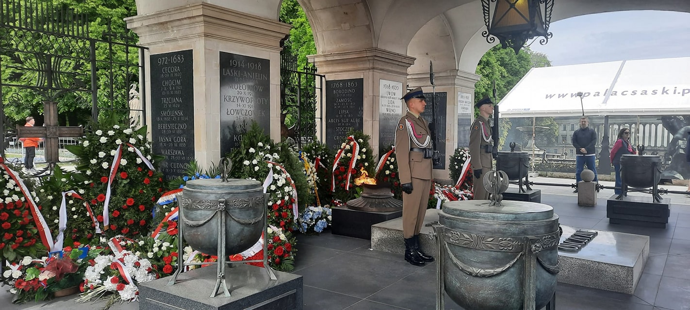 Uroczystość w Warszawie  na Grobie Nieznanego Żołnierza z okazji 89. rocznicy śmierci Marszałka Józefa Piłsudskiego