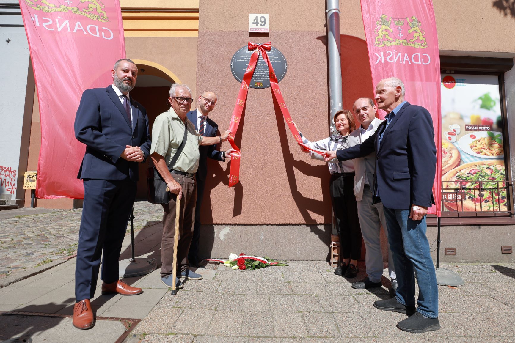 Odsłonięcie tablicy upamiętniającej Annę Walentynowicz